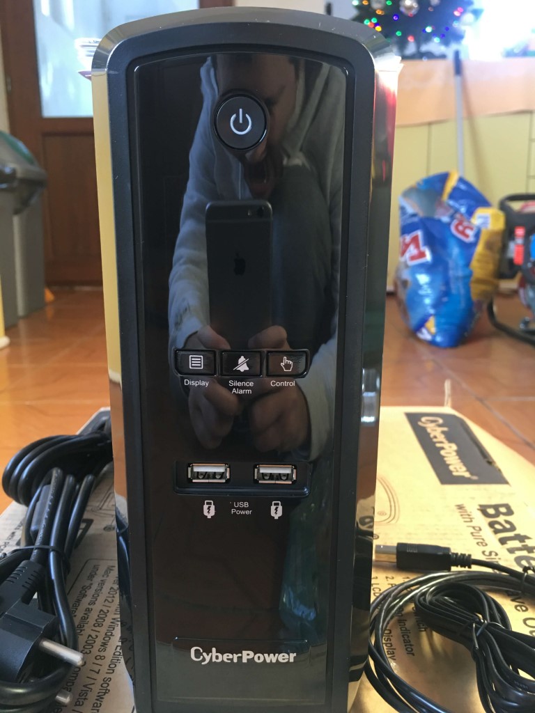 CYBERPOWER Gaming UPS 1500VA900W unboxing