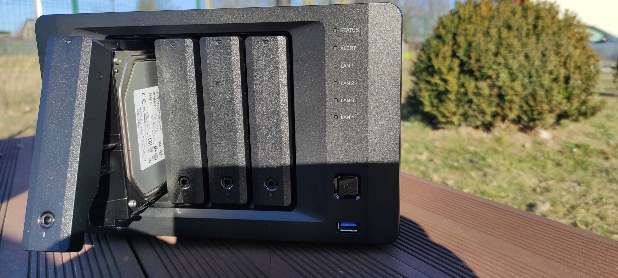 3 Synology Deep Learning NVR DVA3221