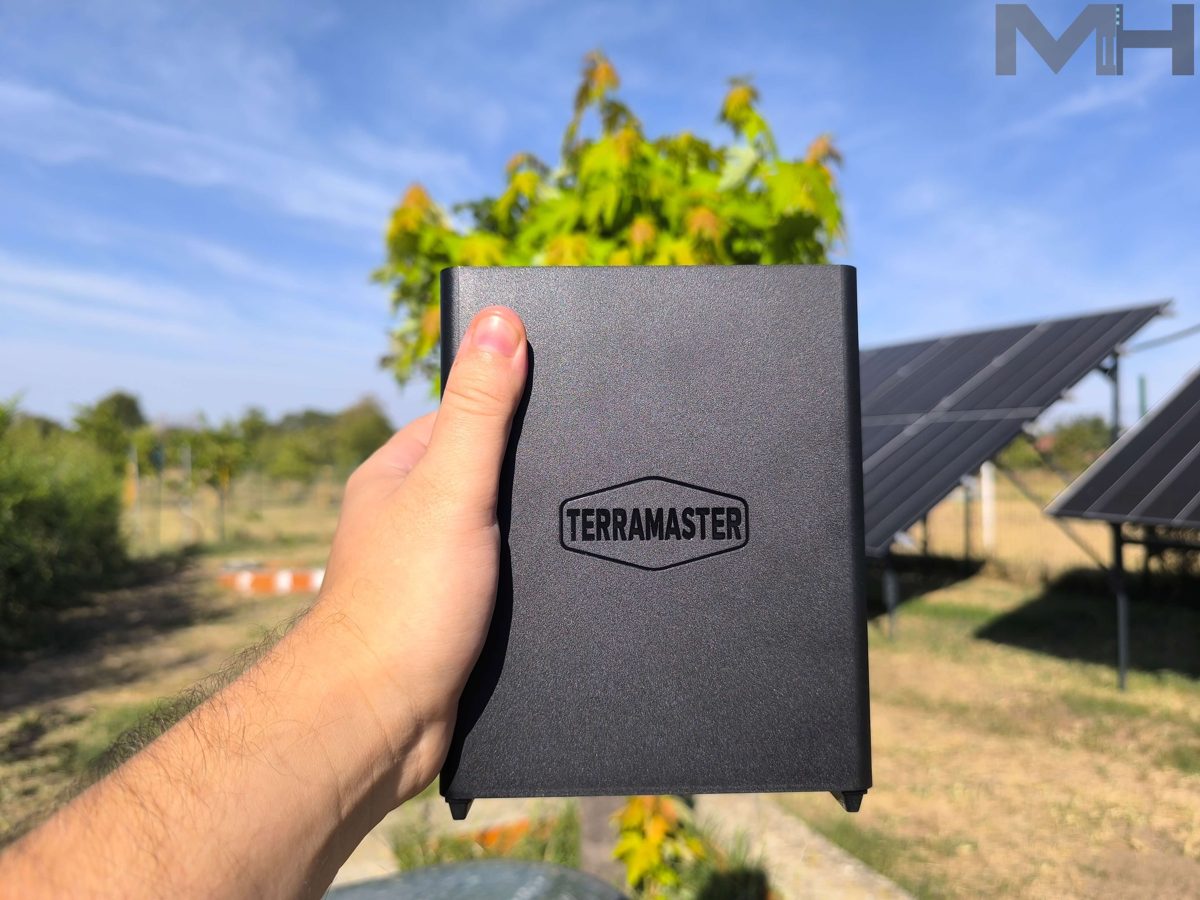 TerraMaster F8 SSD Plus Review 10