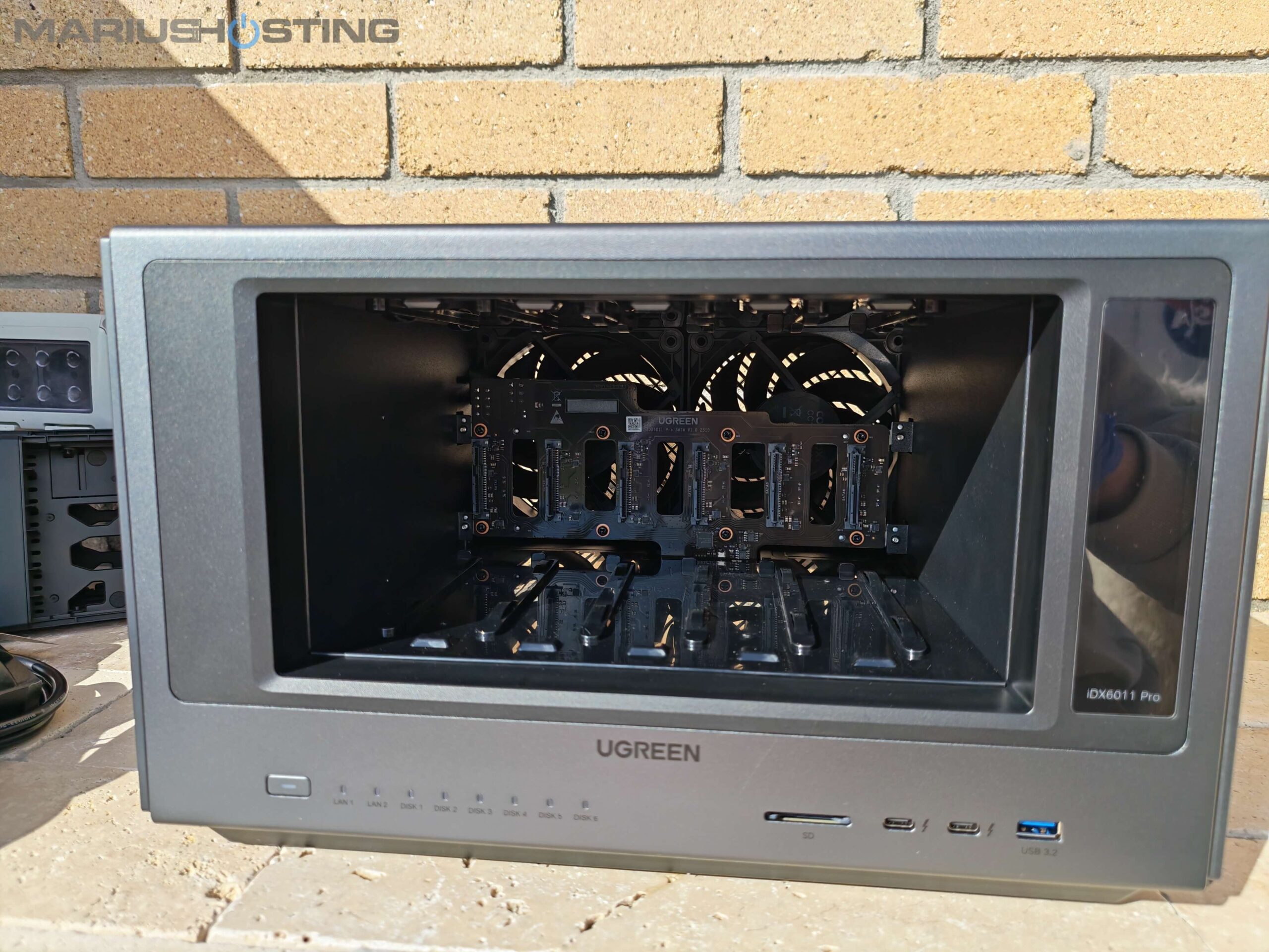 UGREEN AI NAS iDX6011 Pro Review 13