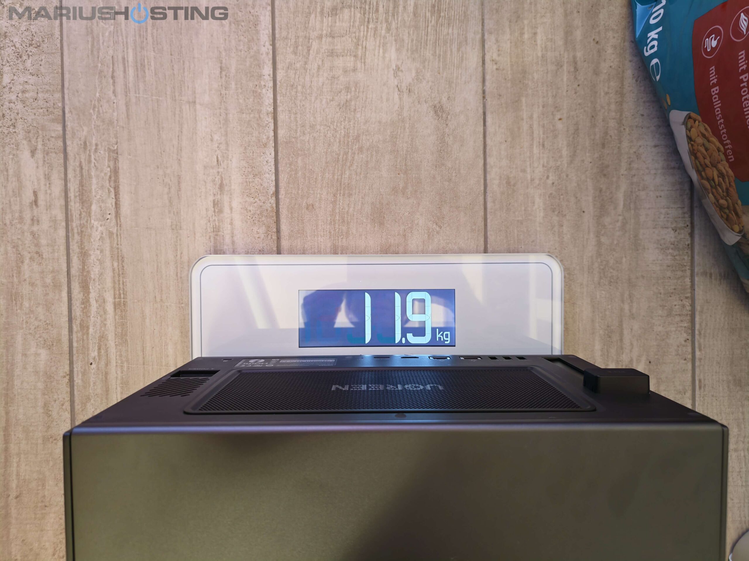 UGREEN AI NAS iDX6011 Pro Review 4